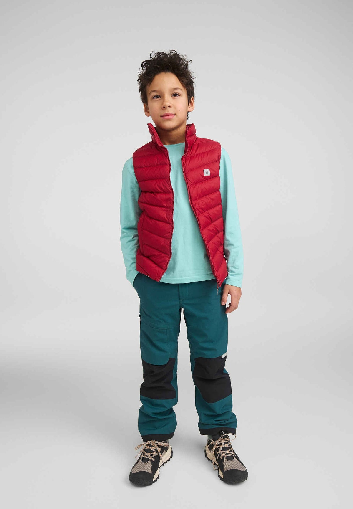 Reima Fiskari Daunenweste Kinder Cranberry – Studioshot