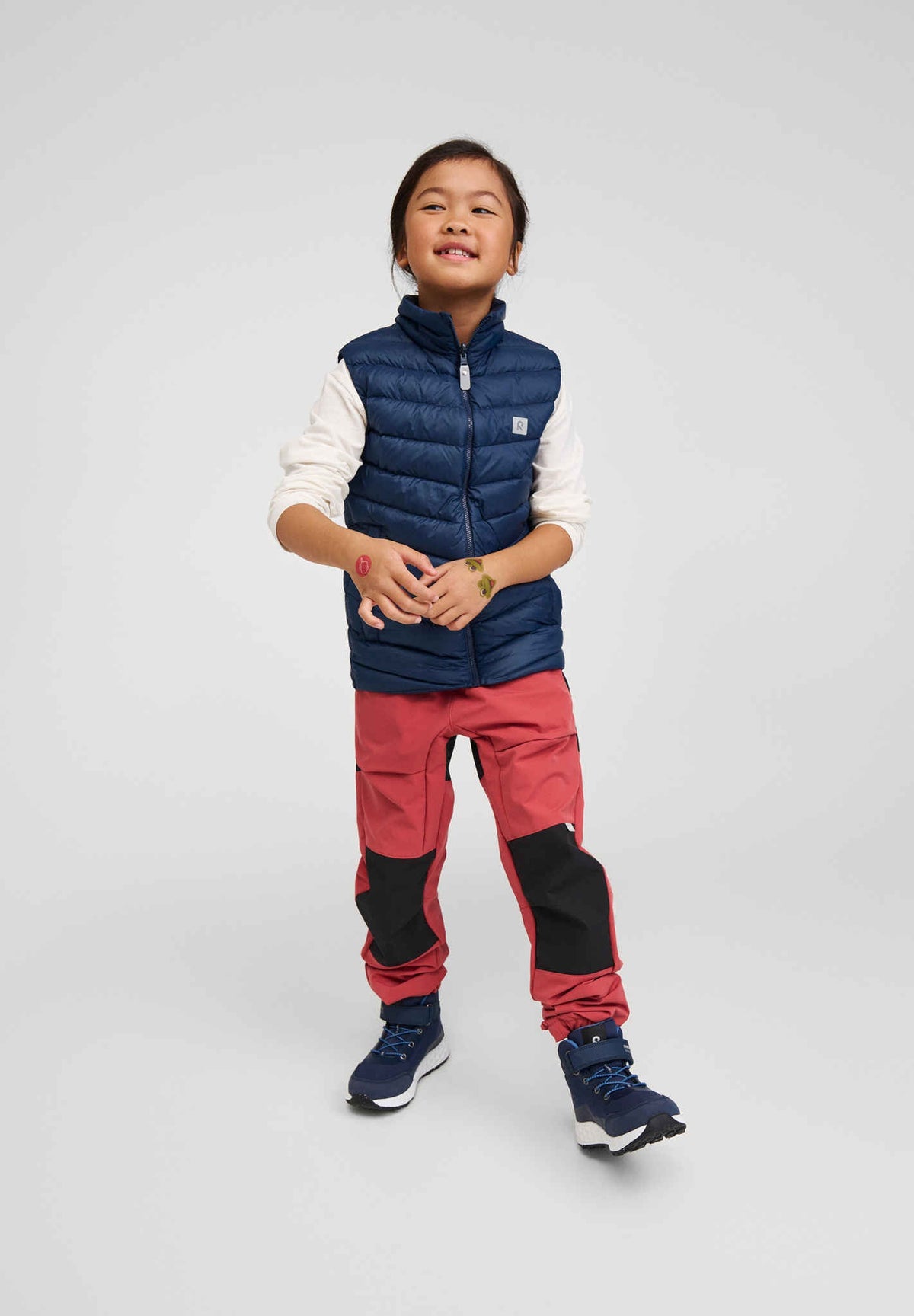 Reima Fiskari Daunenweste Kinder Navy – Studioshot