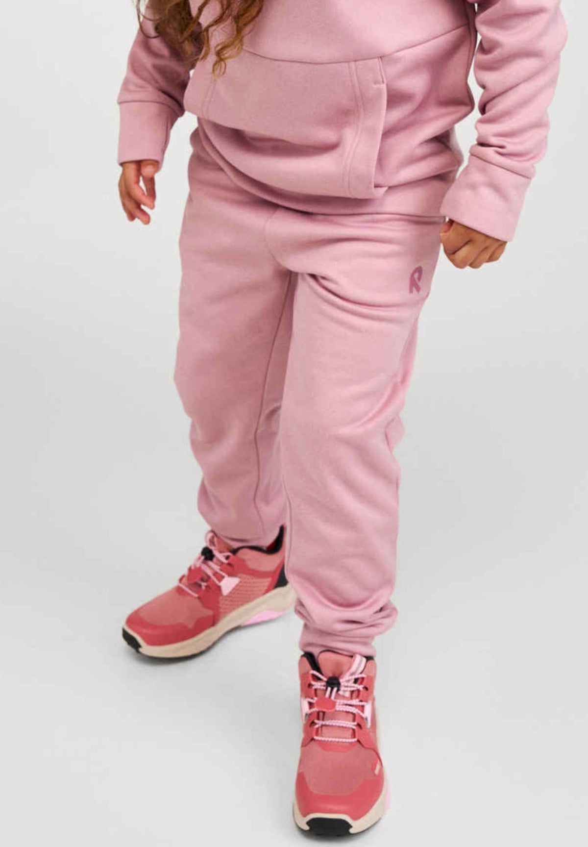 Reima Nasta Fleece-Jogginghose Kinder Grey Pink – Studioshot