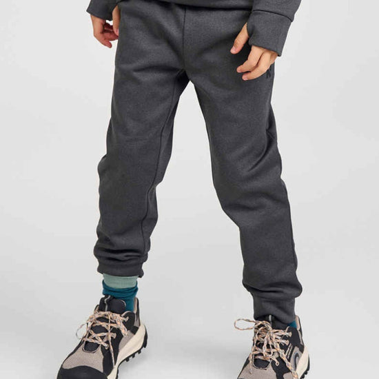 Reima Nasta Fleece-Jogginghose Kinder Graphite Melange – Studioshot