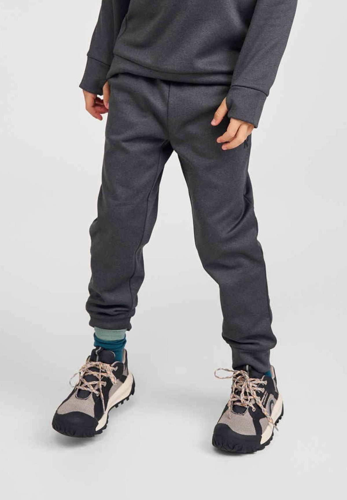 Reima Nasta Fleece-Jogginghose Kinder Graphite Melange – Studioshot