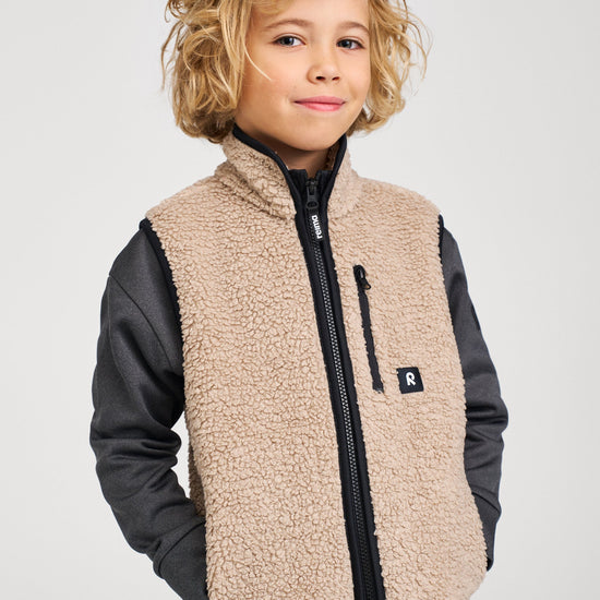 Reima Tupas Fleeceweste Kinder Earthy Beige – Studioaufnahme