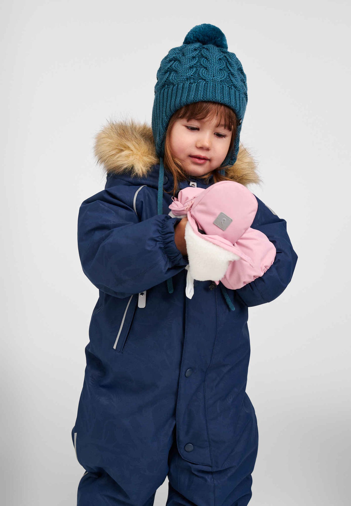 Reima Villatassu Winterfäustlinge Kleinkinder Grey Pink – Studioshot