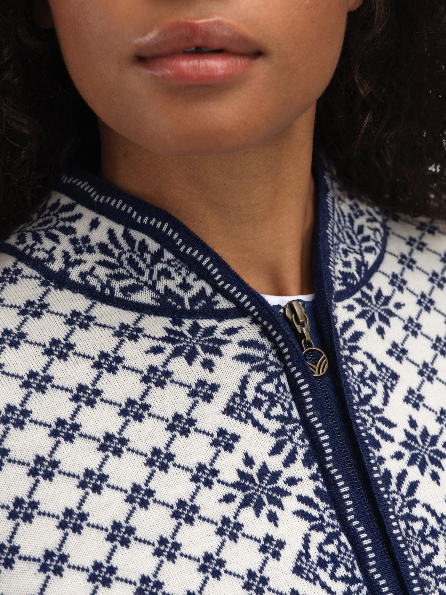Dale Of Norway W SOLFRID FEM JACKET Offwhite Electricstorm Navy XXL - PeakStyle