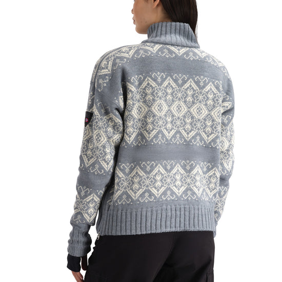 Dale Of Norway 96301 – D00 – Studio – Quelle 96301_d00_roset_fem_wp_sweater-767.jpg