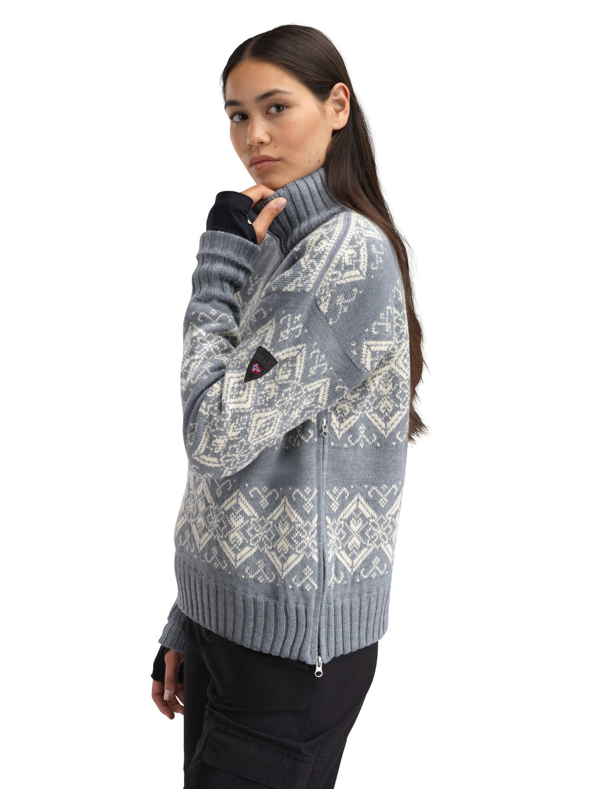 Dale Of Norway 96301 – D00 – Studio – Quelle 96301_d00_roset_fem_wp_sweater-776.jpg