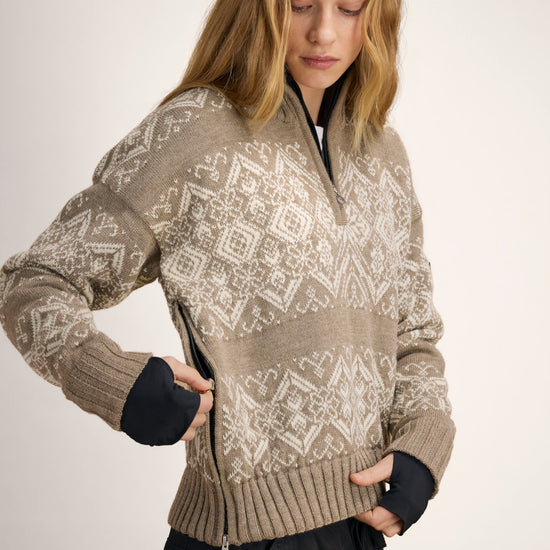 Dale Of Norway 96301 – P00 – Studio – Quelle 96301_p00_roset_wp_fem_sweater--10.jpg