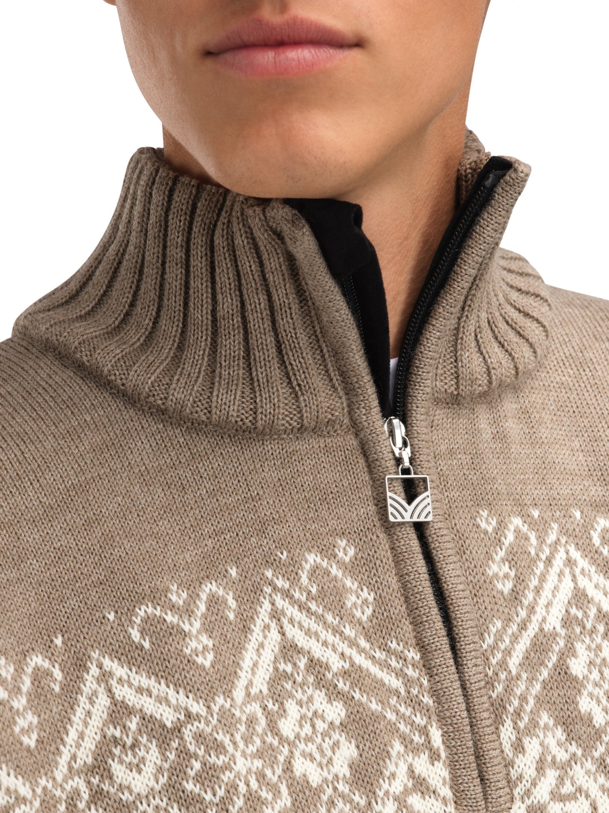 Dale Of Norway 96311 – P00 – Detail – Quelle 96311_p00_roset_masc_wp_sweater-931.jpg