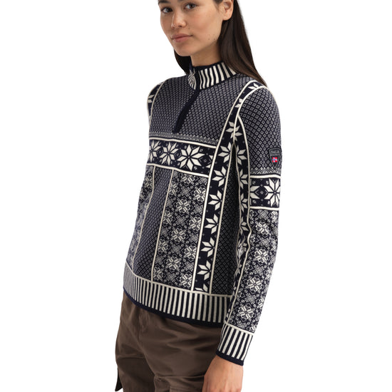 Dale Of Norway VARDÅSEN Damen – Marine - Offwhite – Studio – 96361_C00_VARDASEN_FEM_SWEATER-582