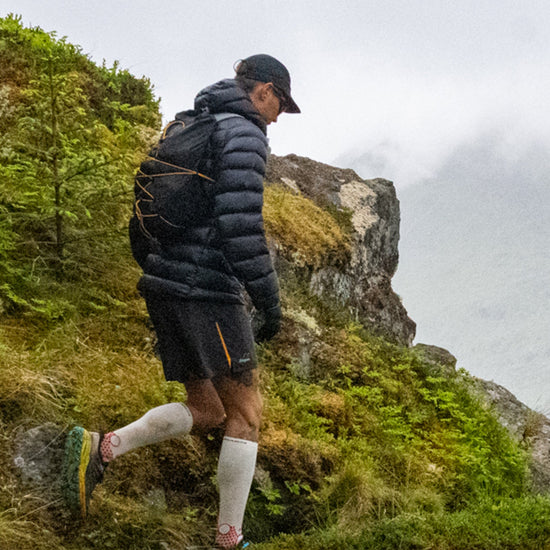 Bergans M Y LIGHTLINE WEIGHTLESS DOWN JACKET HOOD - Daunenjacken bei PeakStyle