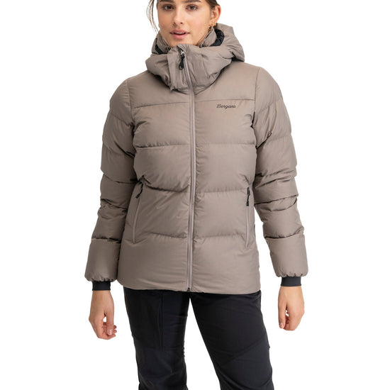Bergans W LAVA WARM DOWN JACKET W/HOOD - Daunenjacken bei PeakStyle