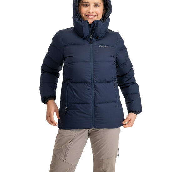 Bergans W LAVA WARM DOWN JACKET W/HOOD - Daunenjacken bei PeakStyle