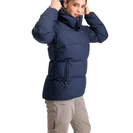 Bergans W LAVA WARM DOWN JACKET W/HOOD - Daunenjacken bei PeakStyle