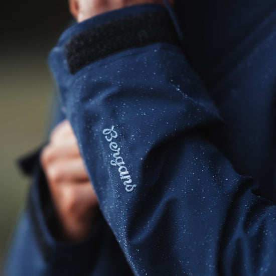 Bergans W URBAN 2L SHELL COAT - Mäntel & Parkas bei PeakStyle