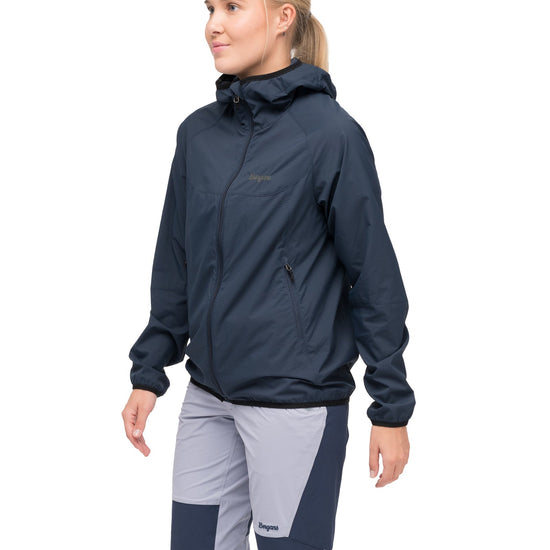 Bergans W VAAGAA WINDBREAKER JACKET - Windjacken bei PeakStyle