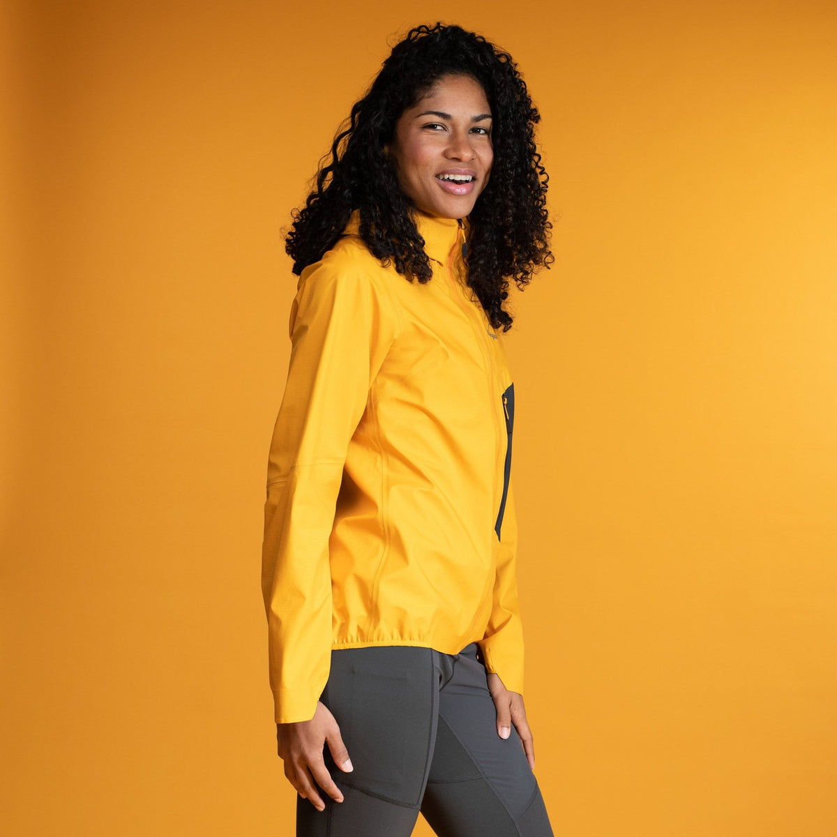Bergans W Y LIGHTLINE AIR 3L SHELL JACKET - Jacken bei PeakStyle