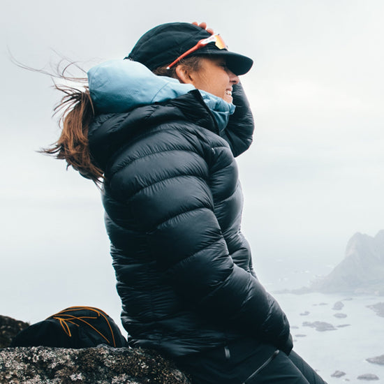 Bergans W Y LIGHTLINE WEIGHTLESS DOWN JACKET HOOD - Daunenjacken bei PeakStyle