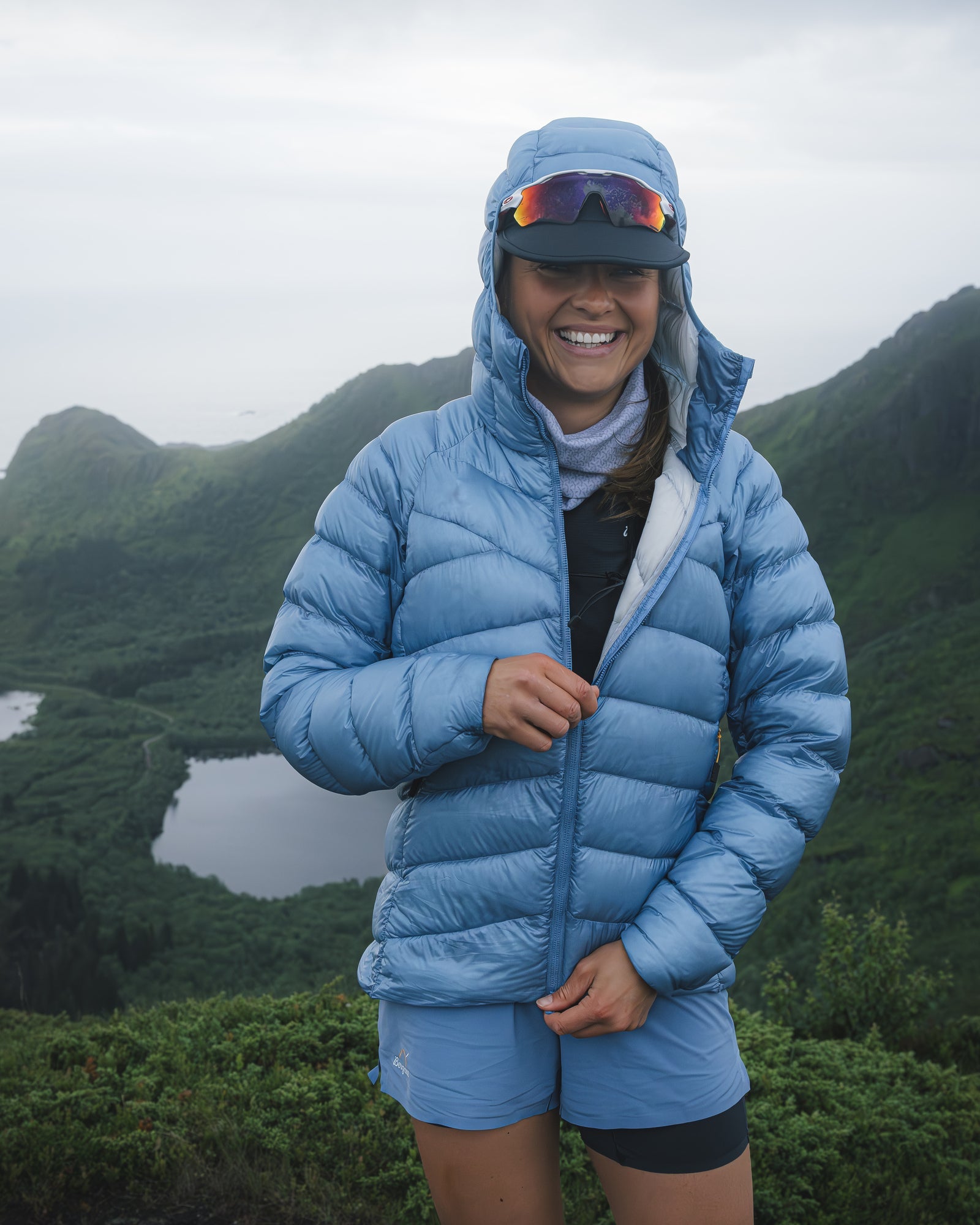 Bergans W Y LIGHTLINE WEIGHTLESS DOWN JACKET HOOD - Daunenjacken bei PeakStyle