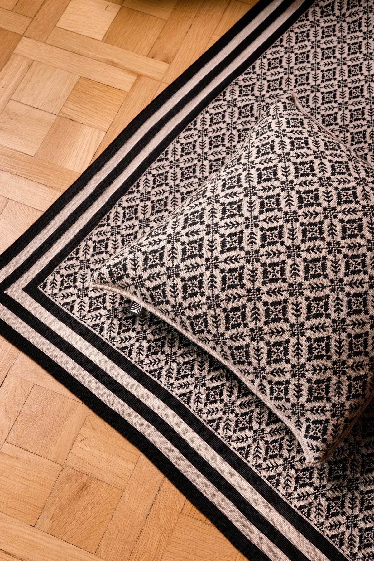 Dale Of Norway FROGNER Woll-Kissenhülle – Sand - Black – Detail oder Lifestyle