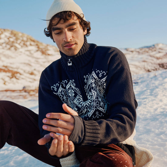 Dale Of Norway 96311 – F00 – Lifestyle – Quelle roset_windproof_mens_sweater_f00_02.jpg