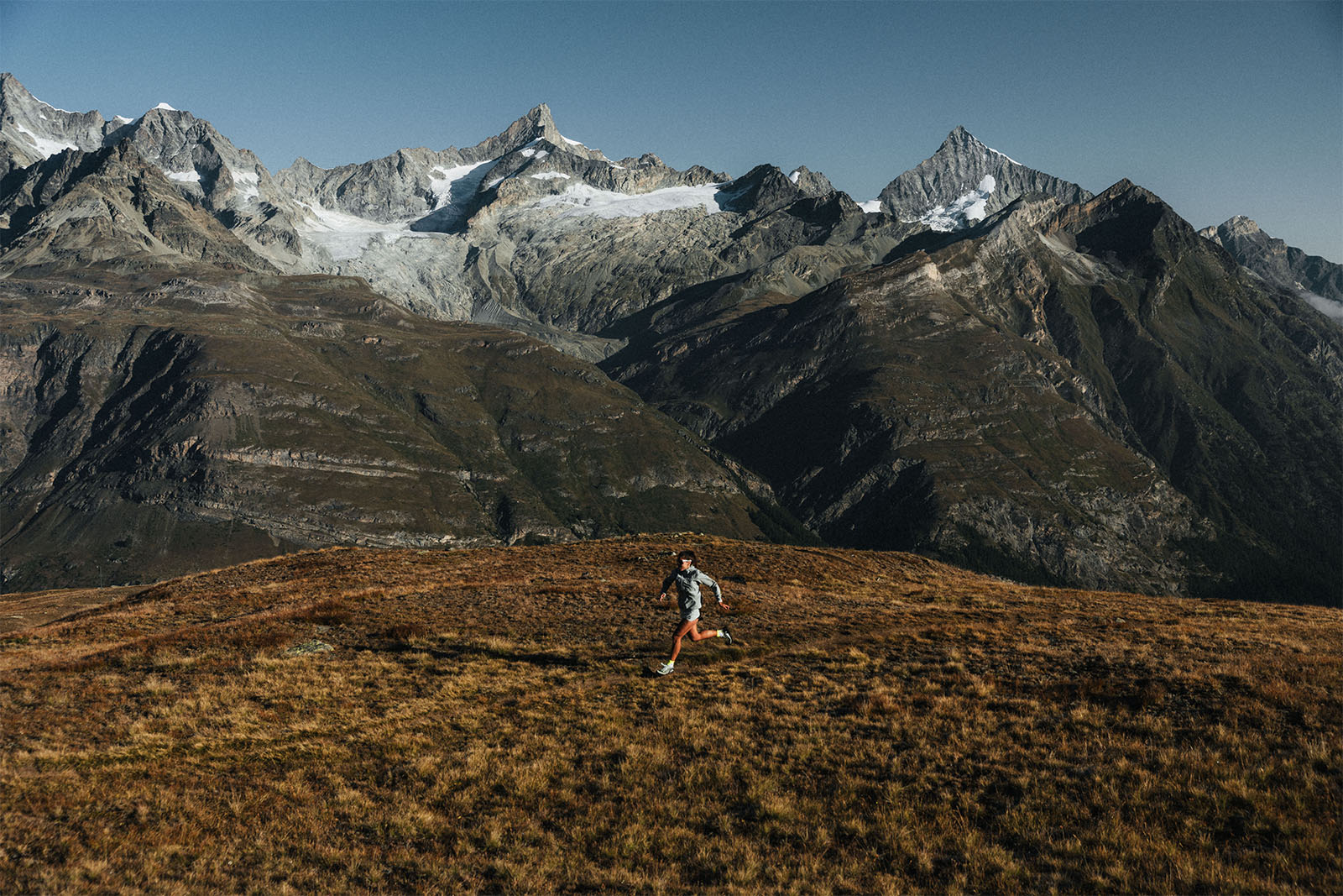 SCOTT Supertrac RC 3 – Action Image Trailrunner auf alpinem Grat