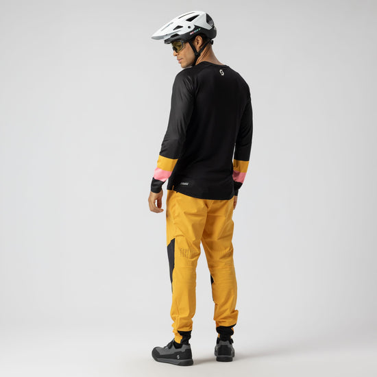 SCOTT 424898 – Black – STUDIO