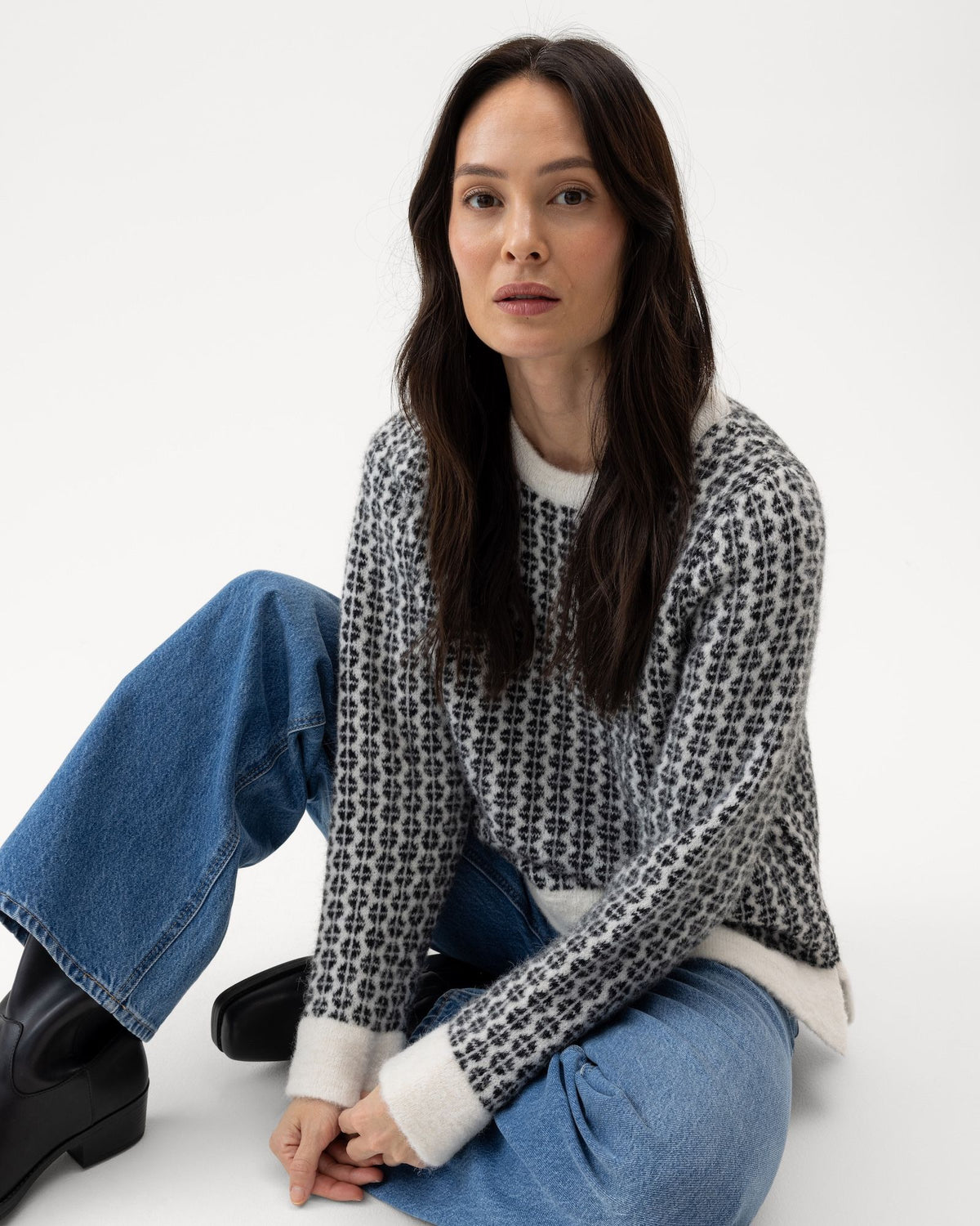 Margaret Crew – Off White-Black – Herstelleransicht