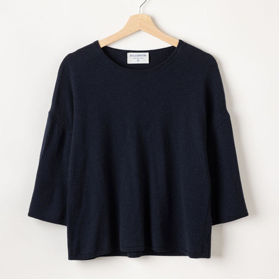 Kristina Top – Dark Navy – Kleiderbügelaufnahme
