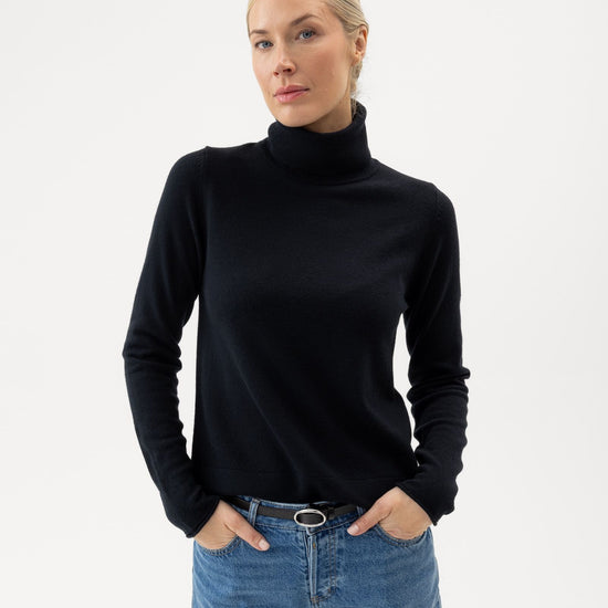 Renata Turtle Neck – Black – Herstelleransicht