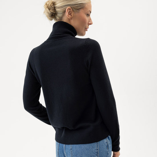 Renata Turtle Neck – Black – Herstelleransicht