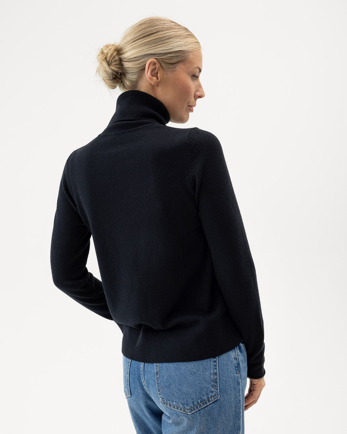 Renata Turtle Neck – Black – Herstelleransicht