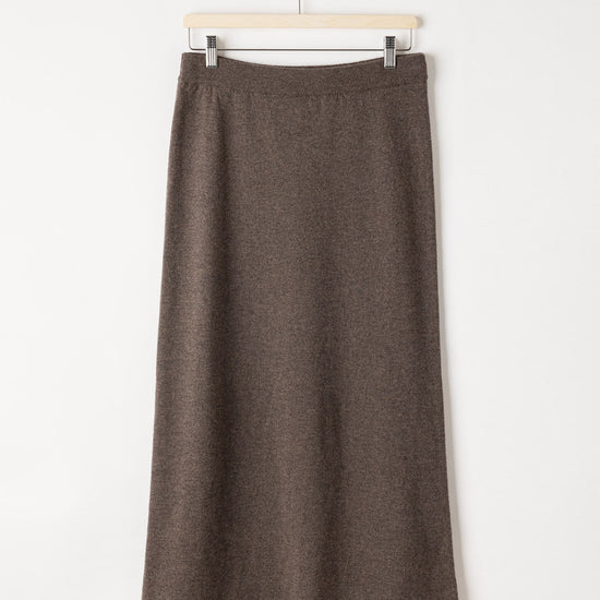 Renata Skirt – Dark Taupe – Kleiderbügelaufnahme