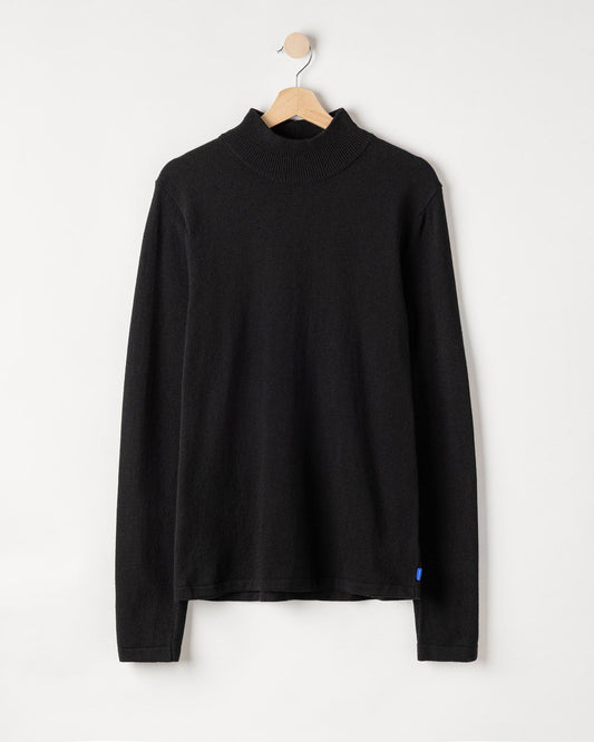 Chris Rollneck – Black – Kleiderbügelaufnahme