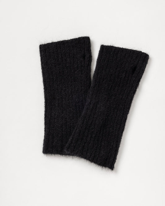 Sturkö Wristwarmer – Black – Kleiderbügelaufnahme